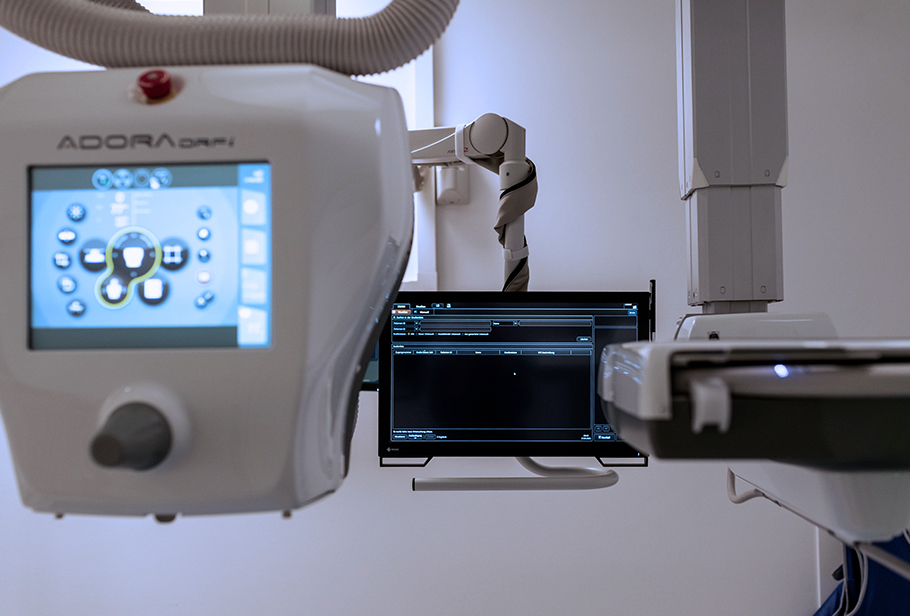 MS236WT as control monitors for X-rays